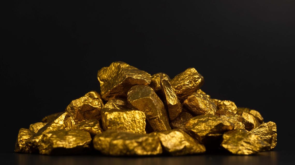 a-pile-of-gold-nuggets-or-gold-ore-on-black-backgr-2021-09-01-13-44-59-utc.jpg