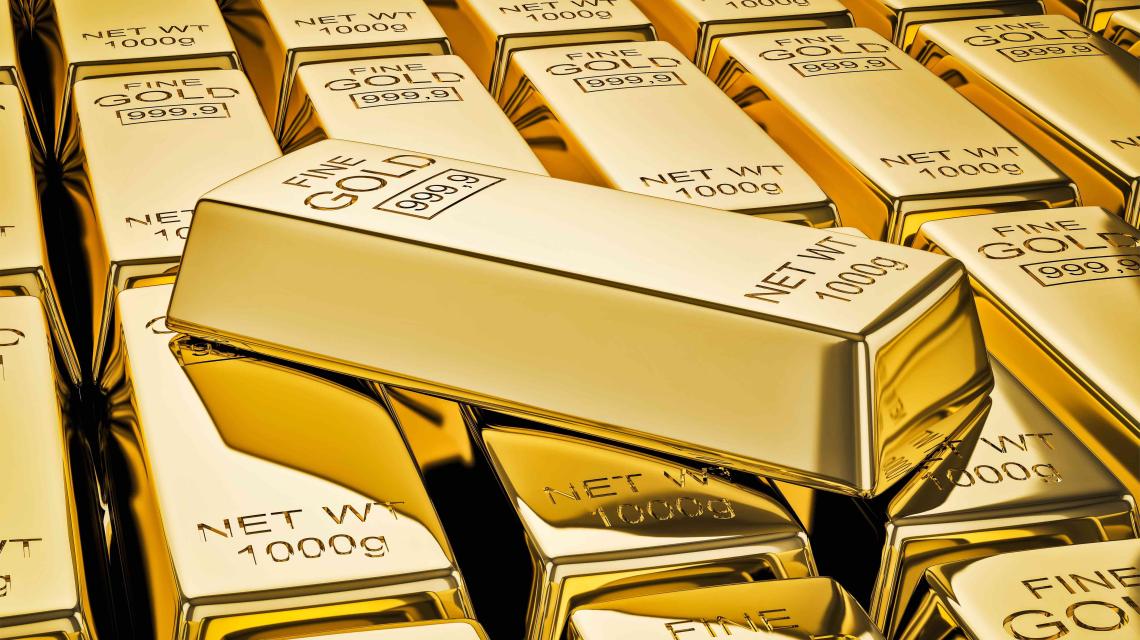 gold-bar-on-stacks-of-gold-bullions-close-up-2021-08-26-22-58-13-utc.jpg