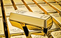 gold-bar-on-stacks-of-gold-bullions-close-up-2021-08-26-22-58-13-utc.jpg