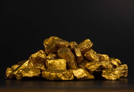 a-pile-of-gold-nuggets-or-gold-ore-on-black-backgr-2021-09-01-13-44-59-utc.jpg