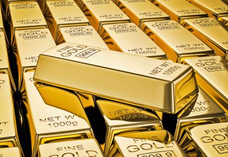 gold-bar-on-stacks-of-gold-bullions-close-up-2021-08-26-22-58-13-utc.jpg