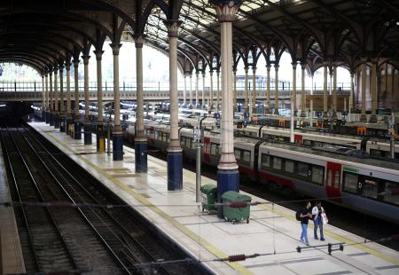 2022-06-23T154538Z_744990037_RC2RXU9G7P34_RTRMADP_3_BRITAIN-RAILWAYS-STRIKE.jpg