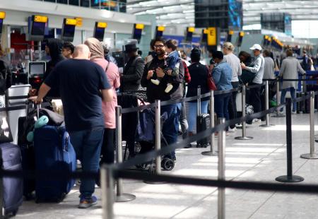 2022-06-23T065257Z_917398042_RC23JU91CY1V_RTRMADP_3_HEATHROW-OUTLOOK.jpg