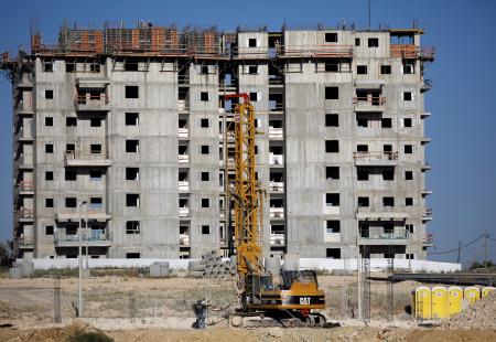 2022-06-12T162706Z_1_LYNXMPEI5B0AC_RTROPTP_4_ISRAEL-HOUSING-YK2.JPG