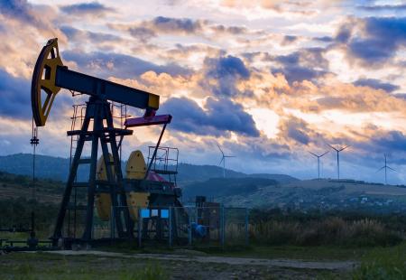 operating-oil-and-gas-2022-04-19-01-54-17-utc.jpg