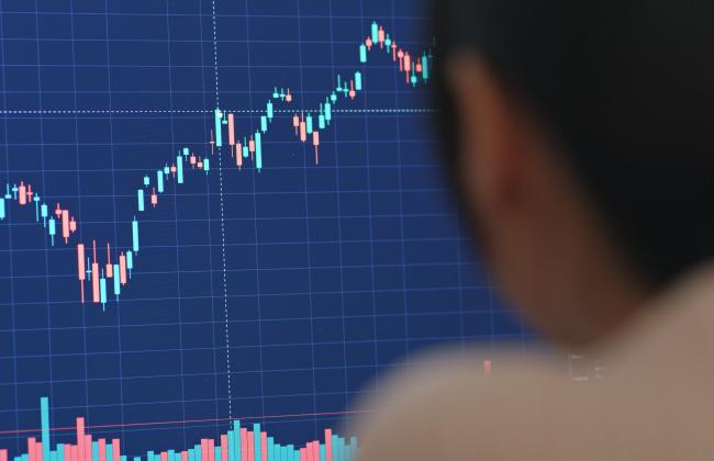 woman-work-on-computer-with-stock-market-at-home-2021-08-29-05-19-53-utc.jpg