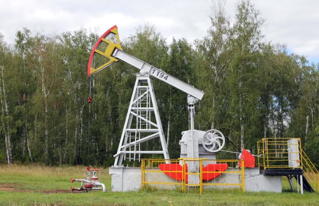 oil-pumpjack-oil-industry-equipment-2021-08-26-16-36-35-utc.jpg