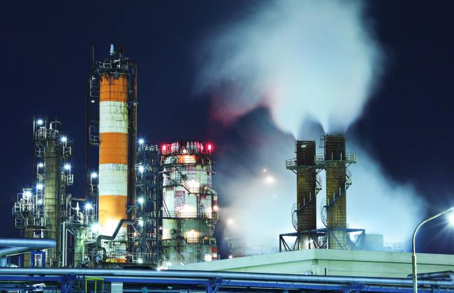 oil-and-gas-refinery-at-night-2021-08-31-11-31-21-utc.jpg