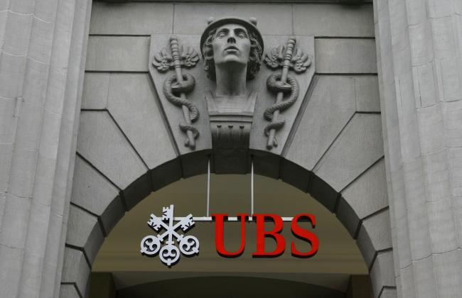 2007-12-10T000000Z_1651459610_BM2DWUAMWLAA_RTRMADP_3_UBS.JPG