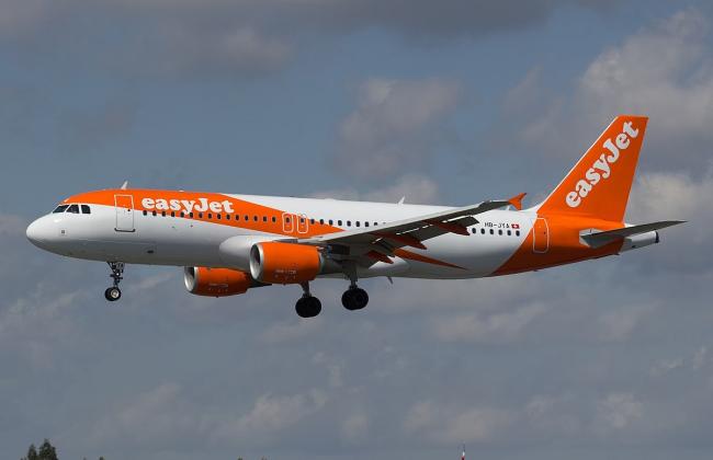 1200px-HB-JYA_A320_easyJet_Switzerland_SCQ.jpg